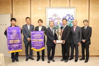 画像：全日本ブラックアンドホワイトショウグランドチャンピオン受賞
