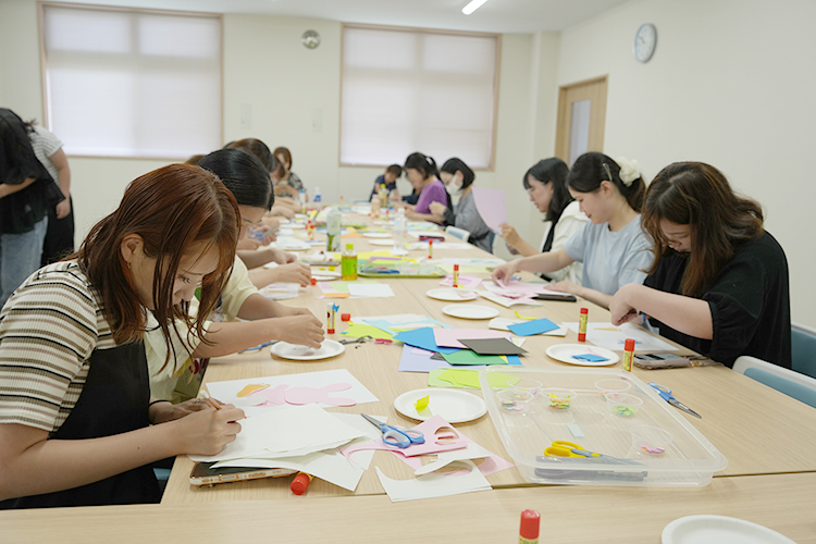 足形アートワークショップの様子5