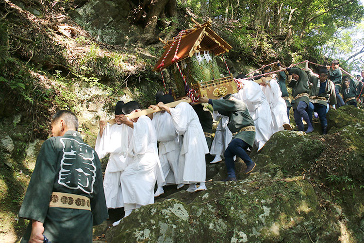 大山阿夫利神社秋期例大祭の様子
