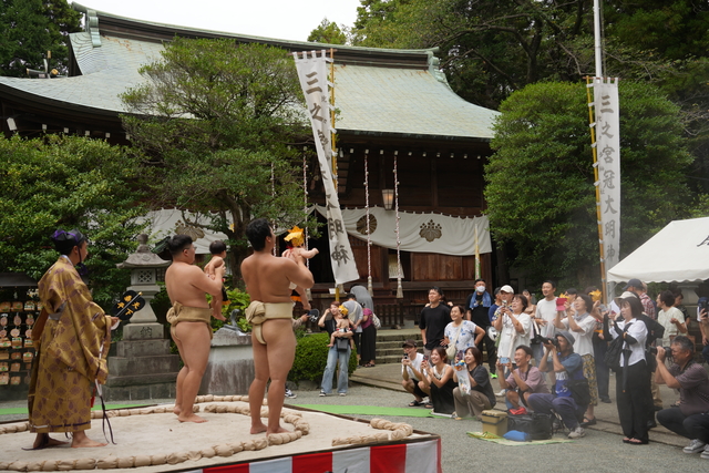 泣き相撲の様子