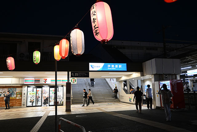 画像：伊勢原駅北口ちょうちんの様子