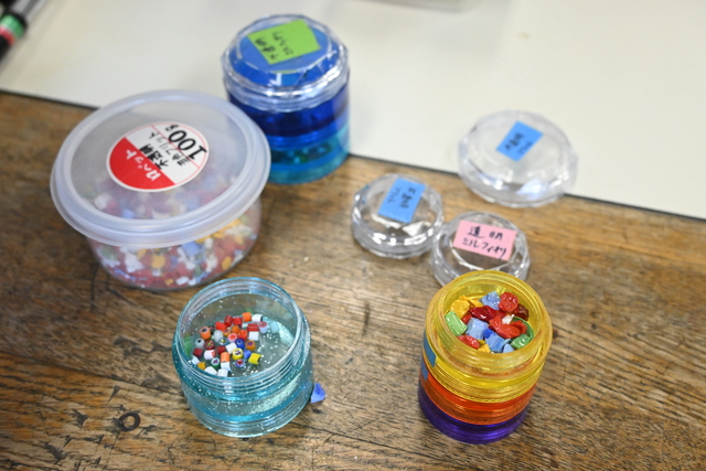 七宝焼き作りの様子