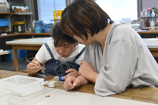 七宝焼き作りの様子