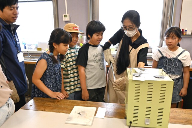 七宝焼き作りの様子