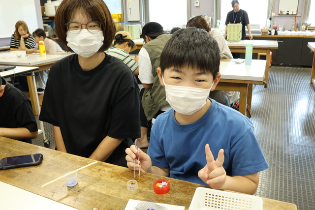 七宝焼き作りの様子