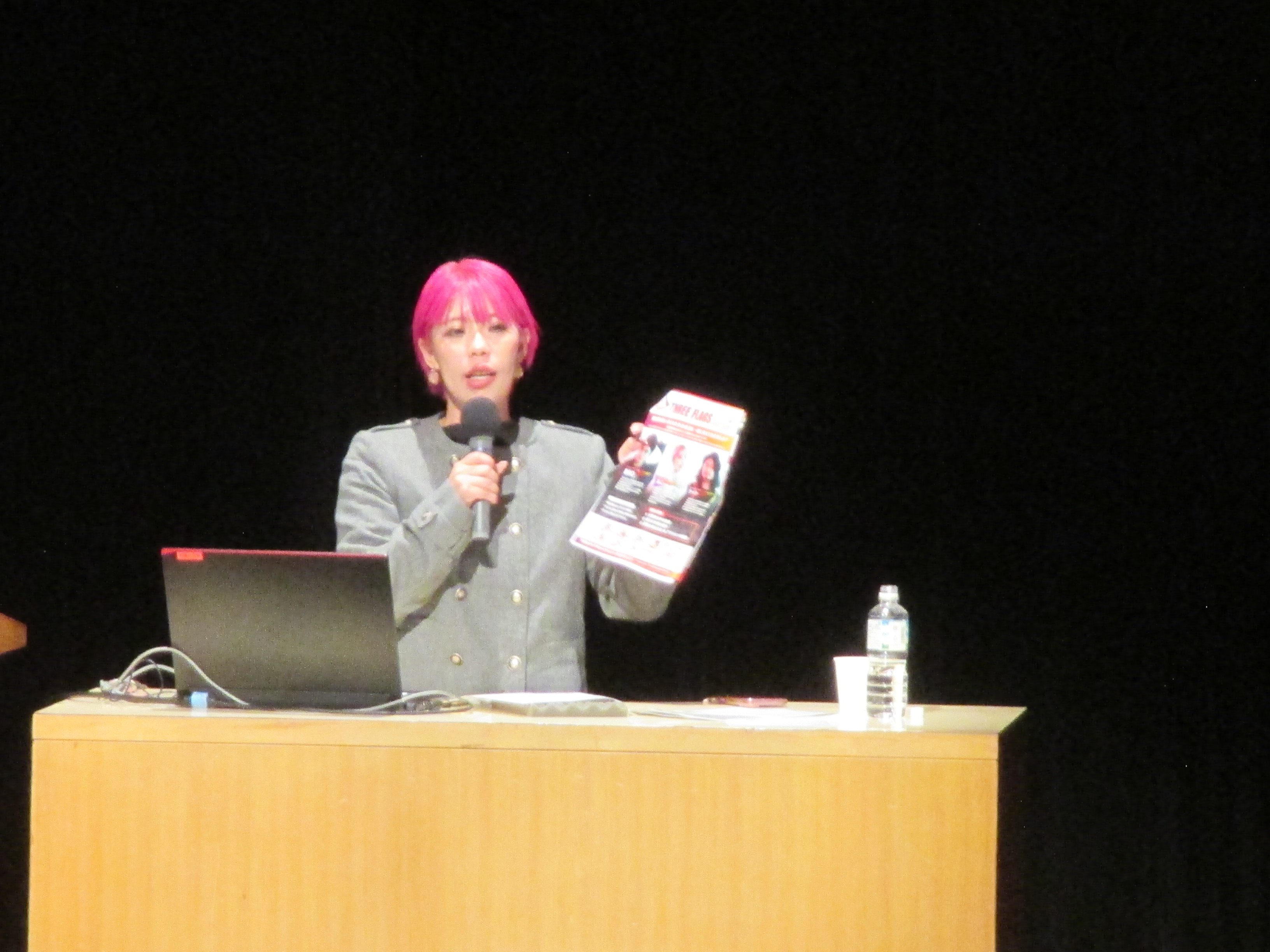 人権啓発講演会　講演の様子2