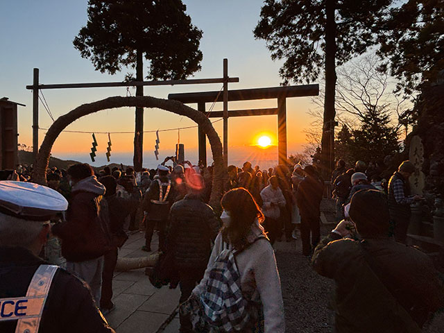 画像：大山阿夫利神社下社からの初日の出の様子