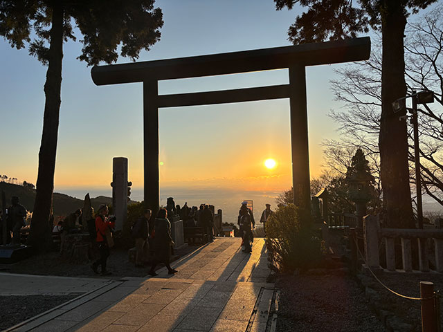 画像：大山阿夫利神社下社からの初日の出の様子
