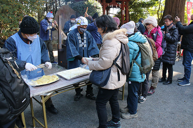 画像：日向薬師初薬師の様子
