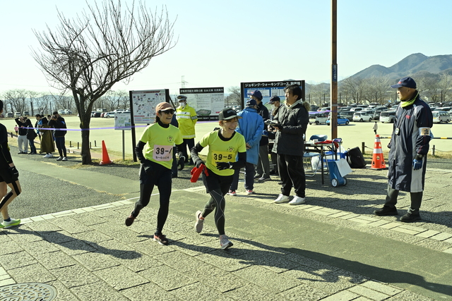 駅伝タスキ受け渡し
