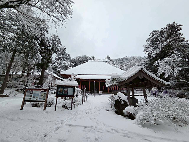 画像：雪に覆われた日向薬師の様子
