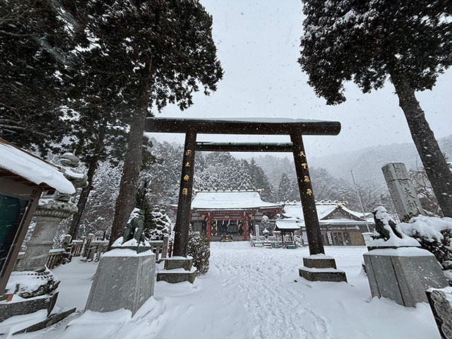 画像：雪に覆われた大山