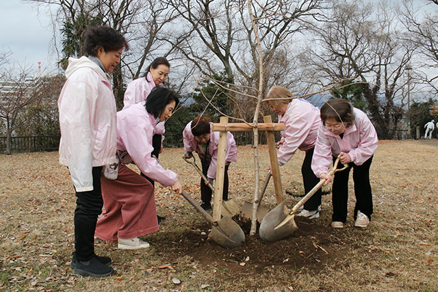 ソロプチミストさんによる植樹