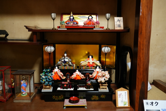 画像：展示されたひな人形