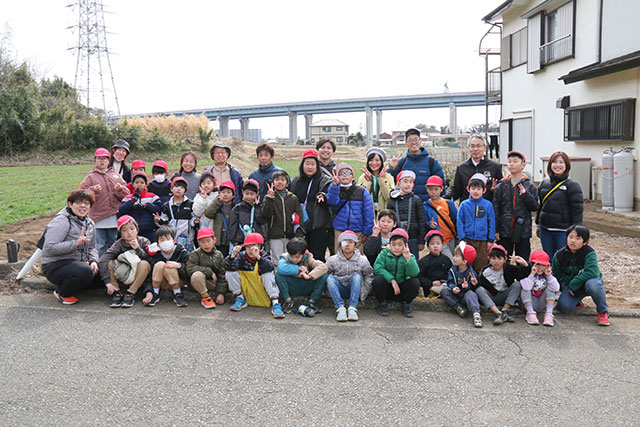 画像：高部屋小学校みんなで麦踏み