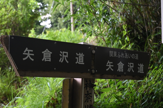 ①標識