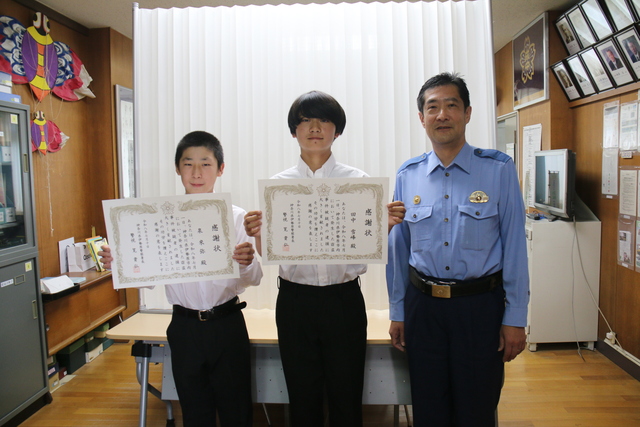４