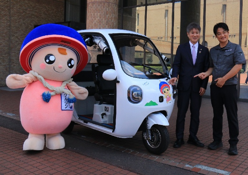 寄贈された電動トゥクトゥク