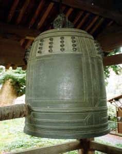 高部屋神社の銅鐘写真