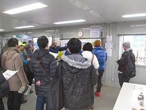 東富岡・南三間遺跡見学会の様子２