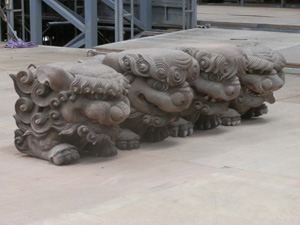 向拝の木鼻(獅子)
