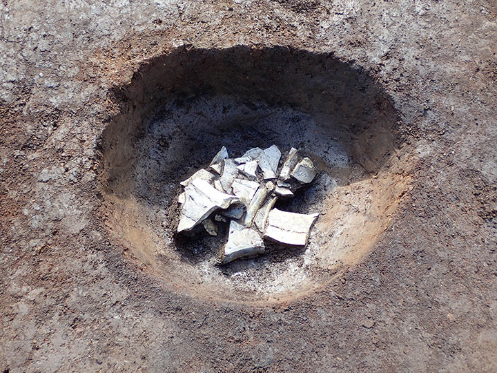 写真11　C41号土坑遺物出土状況(中世)