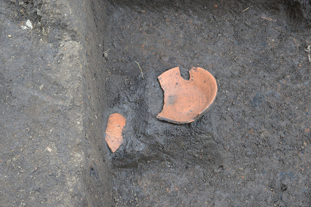 D区中_5号竪穴住居跡_遺物出土状況(西より)