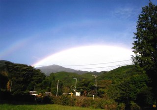 大山にかかる虹