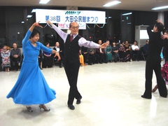 前夜祭の社交ダンスパーティ