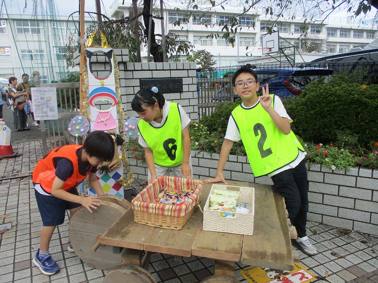 トーテムポールとお菓子