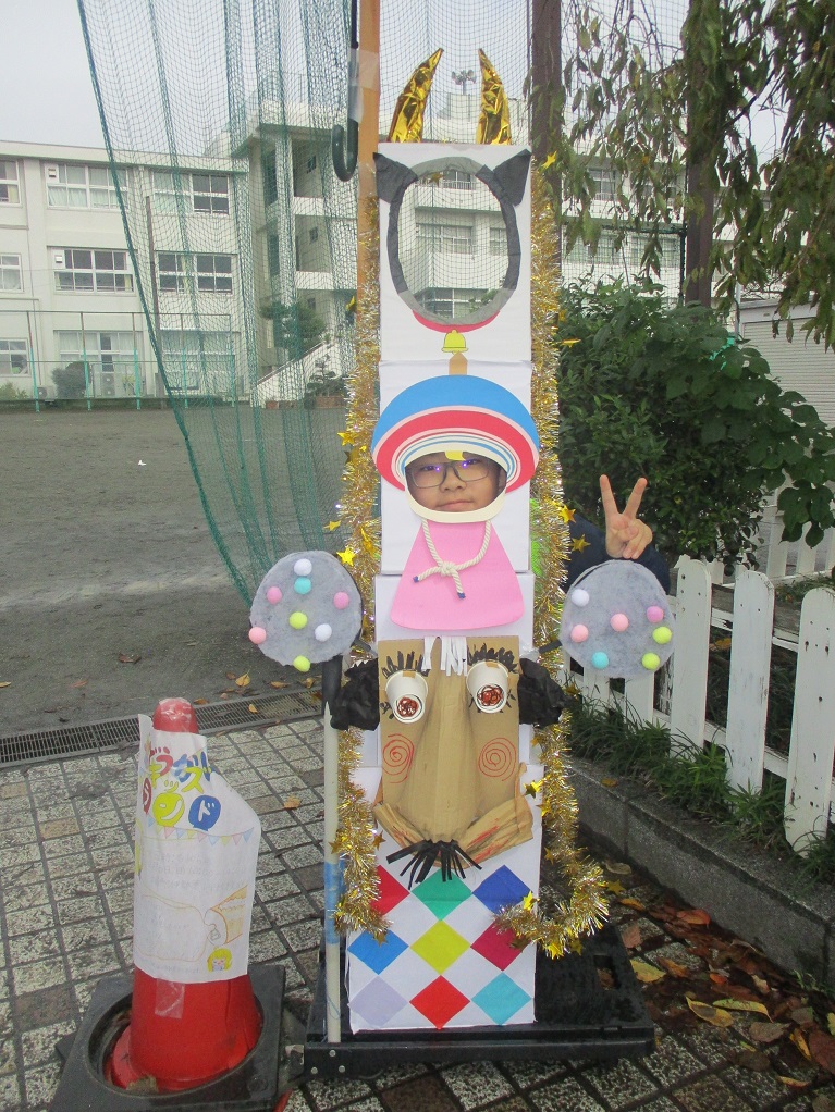 校門トーテムポール－2