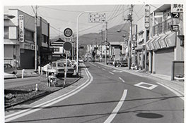 画像：伊勢原駅北口中央通り1