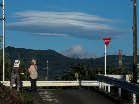 止まれの先に