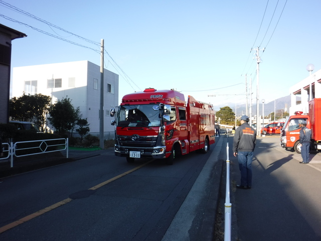 南分署水槽付消防ポンプ自動車出動