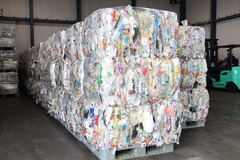 圧縮梱包したプラスチック