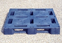 パレットは、物品をフォークリフトやトラックなどで運ぶなど、倉庫に保管するため、まとめて載せる面を持つ台