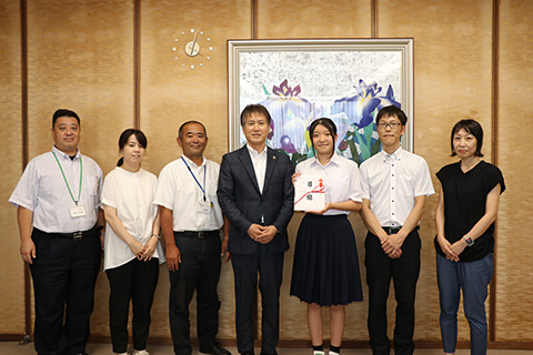 画像：成瀬中学校演劇部表敬訪問の様子