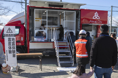 市カメ_01起震車 起震車の写真です
