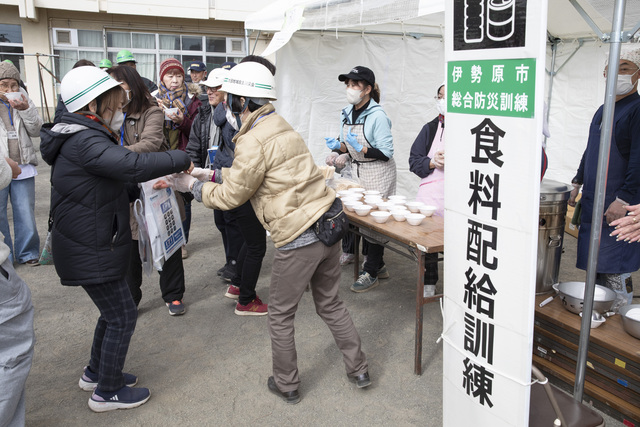 市カメ_08配給訓練 配給訓練の写真です