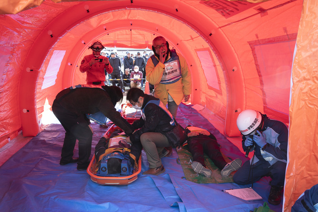 市カメ_02医療救護所設置運営訓練 医療救護所設置運営訓練の写真です