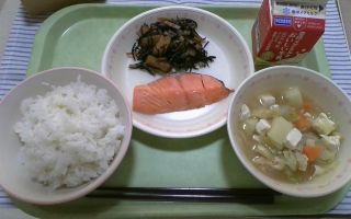 鮭の塩焼き ひじきの含め煮 野菜汁photo_20260818-092817_2 (1)