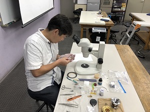 顕微鏡教室「最新の電子顕微鏡でミクロの世界をのぞいてみよう！」