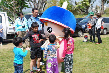 公園にはたくさんのお友だちが遊びにきてくれたよ