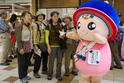 大山へ向かう登山客の皆さんと