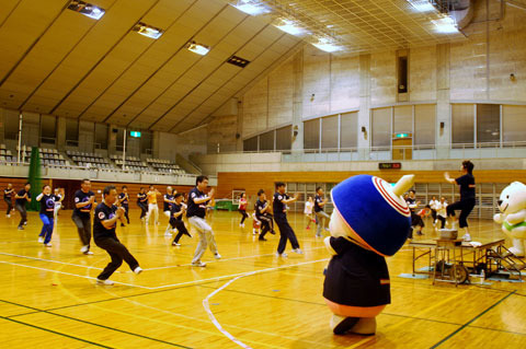 みんなで一緒にすこやかリズム体操