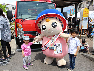 愛甲石田駅南口ロータリーふれあい祭の様子2