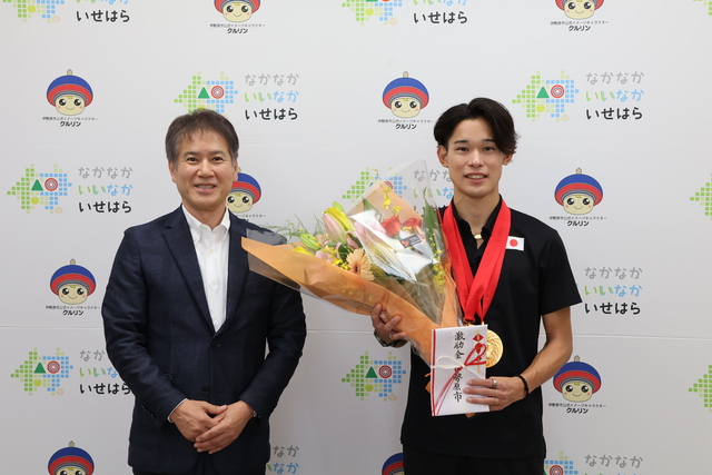 飯澤千翔選手　表敬訪問の様子3