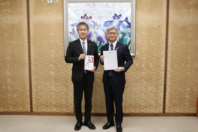 平塚信用金庫贈呈式の写真