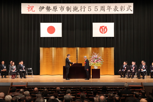 「名誉市民」の称号を贈呈2