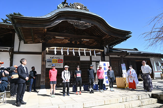 画像：大山登山マラソン大会表彰式の様子